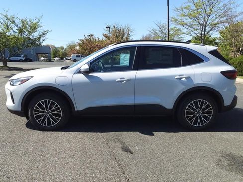 New 2025 Ford Escape SE FWD image 3