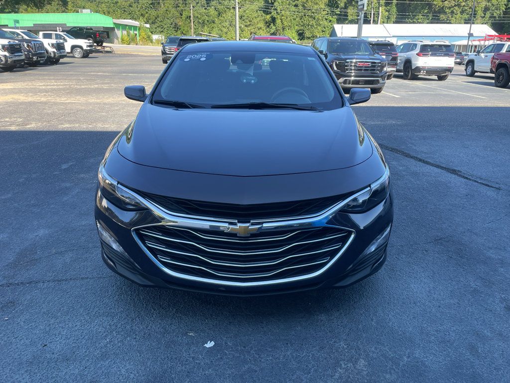 Certified 2025 Chevrolet Malibu LT FWD image 3