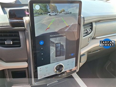 Used 2024 Ford Expedition Platinum image 19