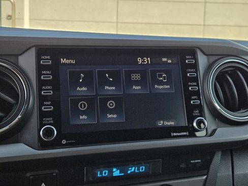 Used 2021 Toyota Tacoma TRD Sport w/ Technology Package image 7