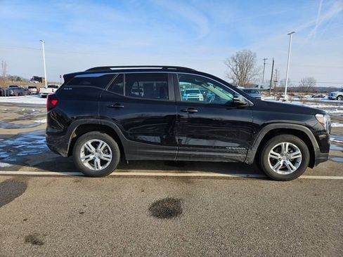 Used 2024 GMC Terrain SLE w/ Driver Convenience Package image 8