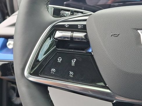 Certified 2025 Cadillac Optiq Luxury 2 AWD/4WD image 20