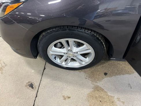 Used 2017 Chevrolet Cruze LT w/ Convenience Package image 27