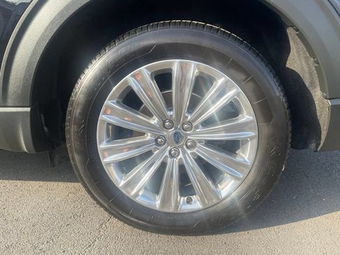 Used 2021 Ford Explorer Limited w/ Equipment Group 301A AWD/4WD image 10