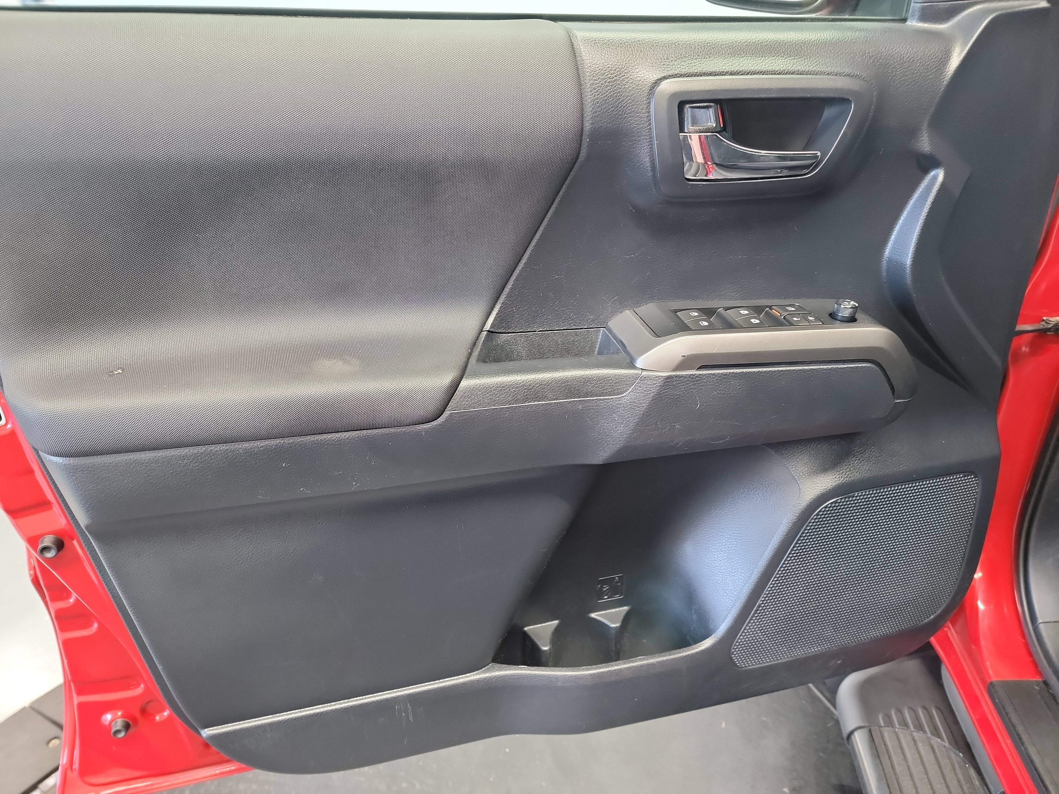 Used 2019 Toyota Tacoma TRD Sport AWD/4WD image 13