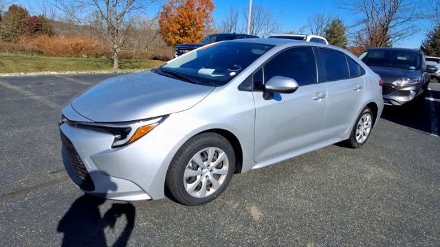 Used 2026 Toyota Corolla LE FWD image 4