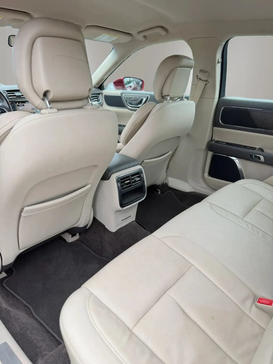 Used 2017 Lincoln Continental Select FWD image 19