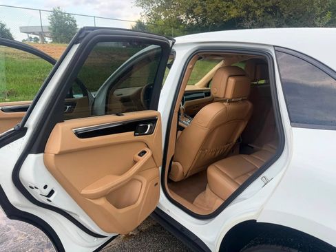 Used 2015 Porsche Macan S w/ Premium Package Plus AWD/4WD image 11