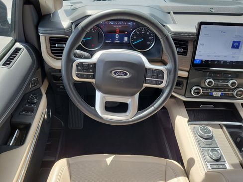 Used 2024 Ford Expedition Limited image 18