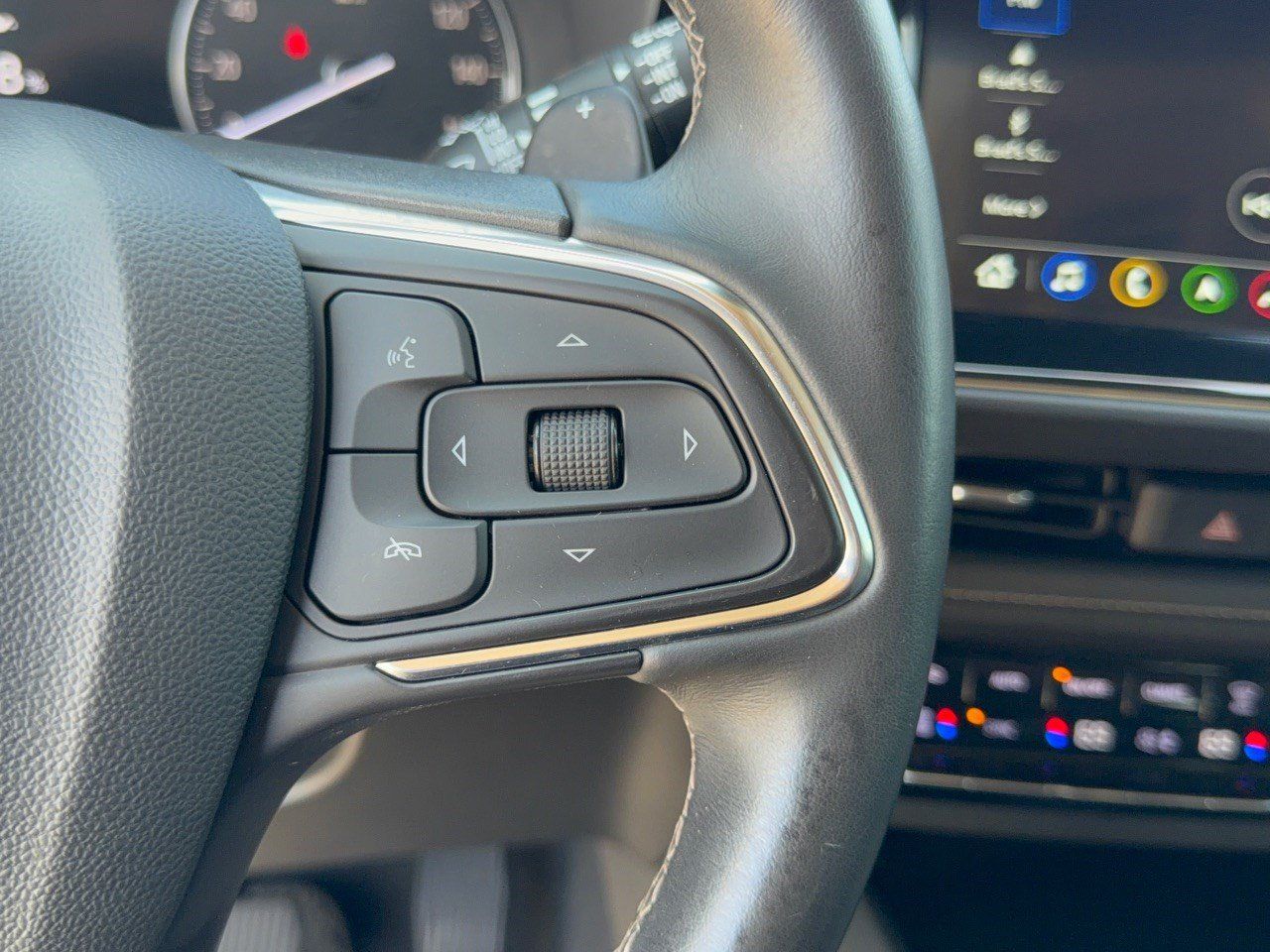 Used 2023 Buick Envision Avenir AWD/4WD image 19