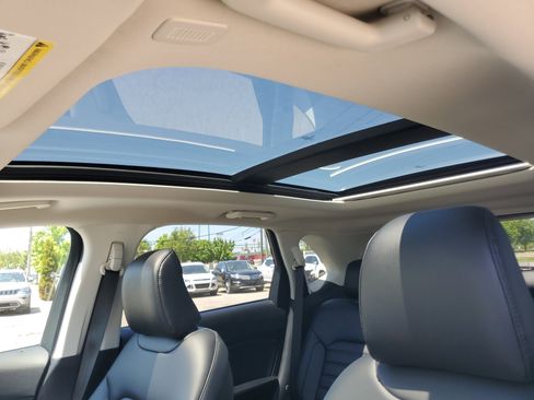 Used 2023 Ford Edge SEL w/ Convenience Package AWD/4WD image 11