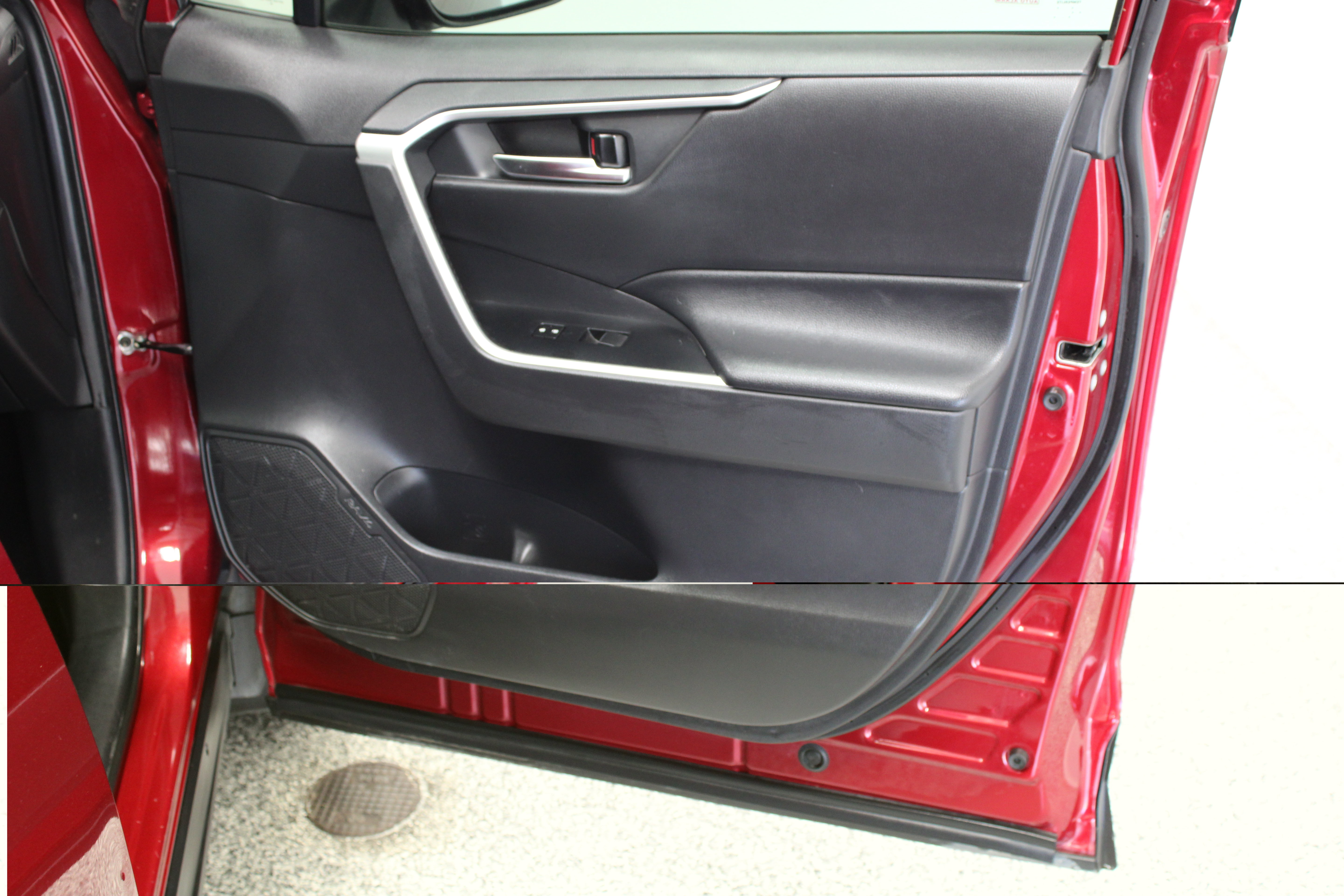 Used 2020 Toyota RAV4 XLE Premium FWD image 36