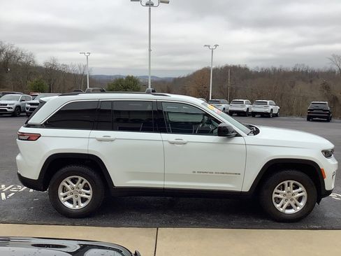 Certified 2023 Jeep Grand Cherokee Laredo w/ Trailer Tow Prep Group (B) image 4