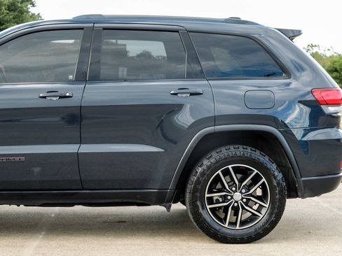 Used 2017 Jeep Grand Cherokee Trailhawk w/ Trailhawk Luxury Group AWD/4WD image 17