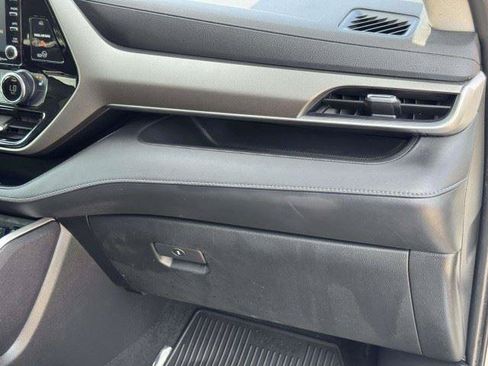 Used 2021 Toyota Highlander XLE AWD/4WD image 68