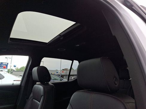Used 2023 Chevrolet Traverse RS AWD/4WD image 40
