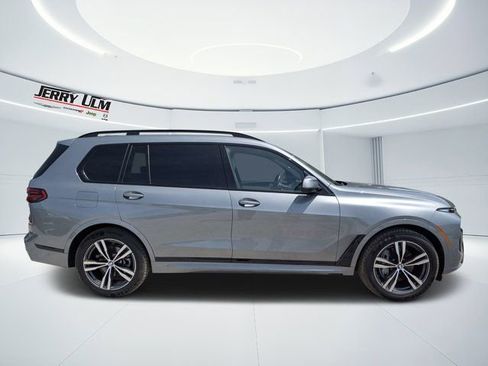 Used 2023 BMW X7 xDrive40i w/ Executive Package AWD/4WD image 2