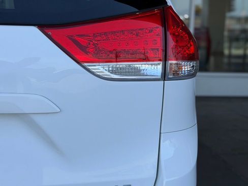 Used 2014 Toyota Sienna LE FWD image 13