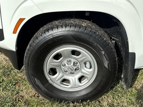 Used 2025 Nissan Frontier S w/ S Utility Package image 21