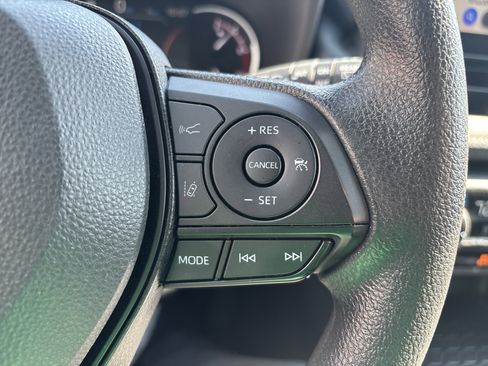 Used 2025 Toyota RAV4 XLE AWD/4WD image 20