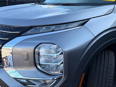 Used 2022 Mitsubishi Outlander SE image 7