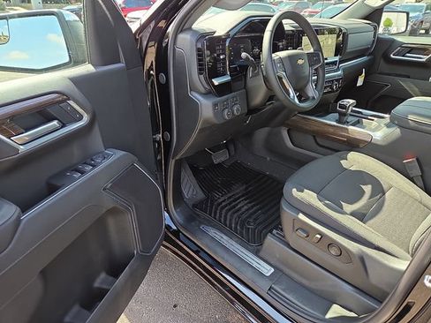 New 2026 Chevrolet Silverado 1500 LT w/ Convenience Package II AWD/4WD image 8
