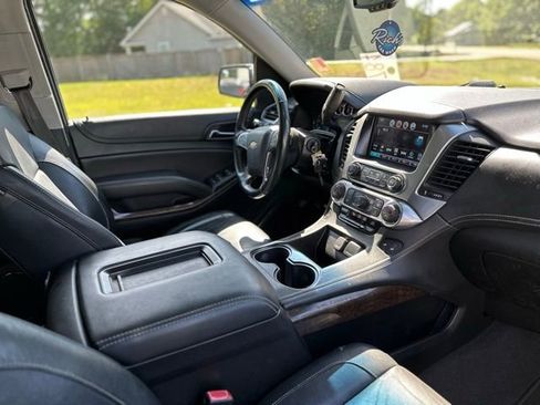 Used 2019 Chevrolet Suburban LT image 26