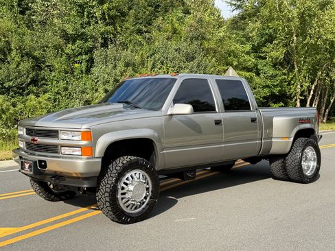 Used 1999 Chevrolet Silverado 3500 4x4 Crew Cab w/ Preferred Equipment Group 3 image 6