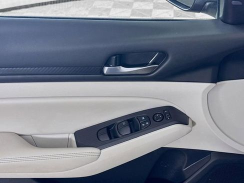 Used 2024 Nissan Altima 2.5 SV image 16