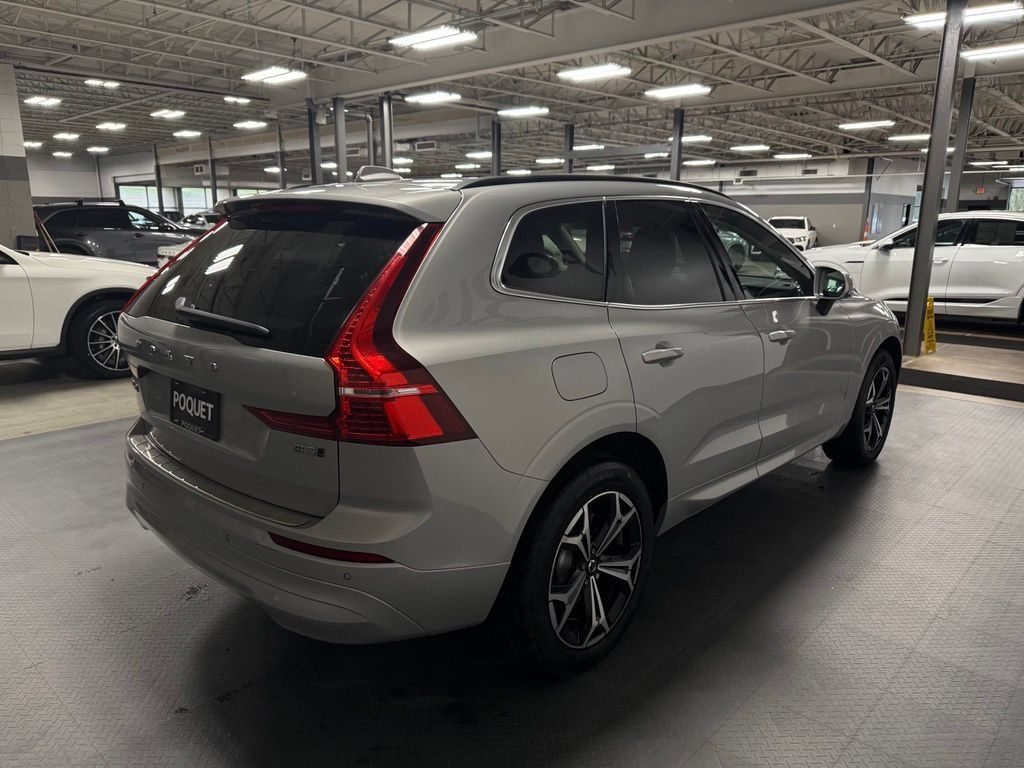 Used 2022 Volvo XC60 B5 Momentum w/ Climate Package AWD/4WD image 4