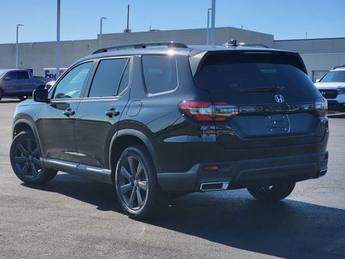 Used 2025 Honda Pilot Sport image 9