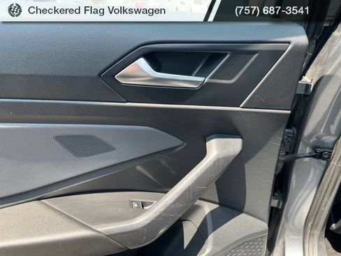 Used 2025 Volkswagen Jetta SE FWD image 24