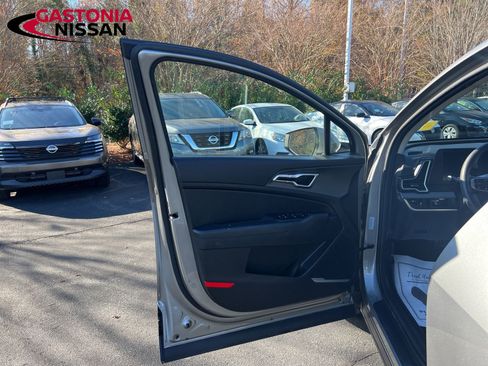 Used 2023 Kia Sportage LX image 35