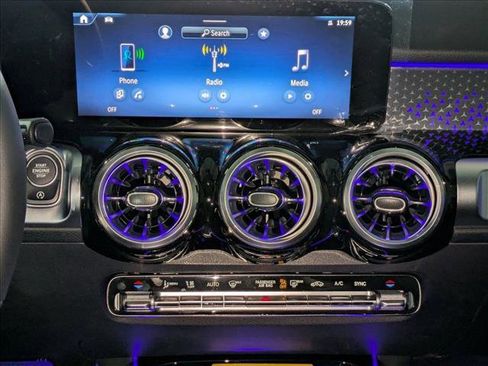 New 2025 Mercedes-Benz GLB 250 image 14