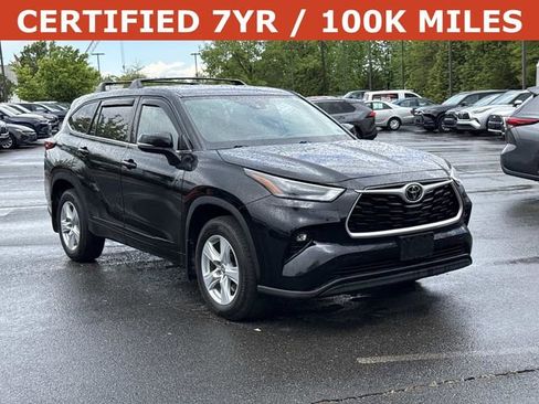 Used 2022 Toyota Highlander LE AWD/4WD image 1