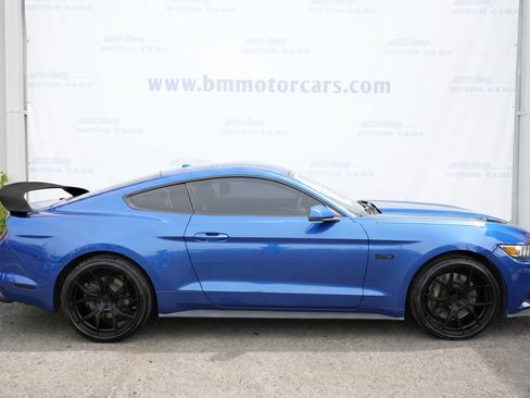 Used 2017 Ford Mustang GT Premium w/ GT Performance Package RWD image 4