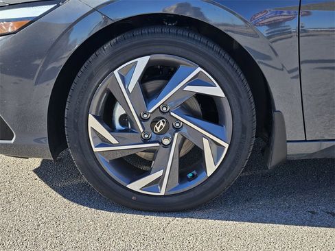 New 2025 Hyundai Elantra Limited image 13