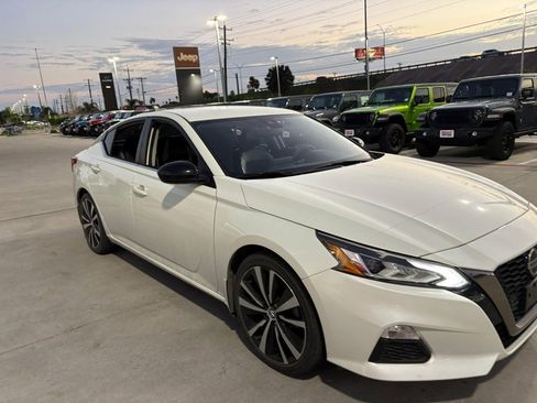 Used 2022 Nissan Altima 2.5 SR image 1