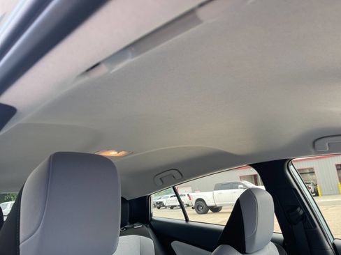 Used 2021 Toyota Prius LE FWD image 17