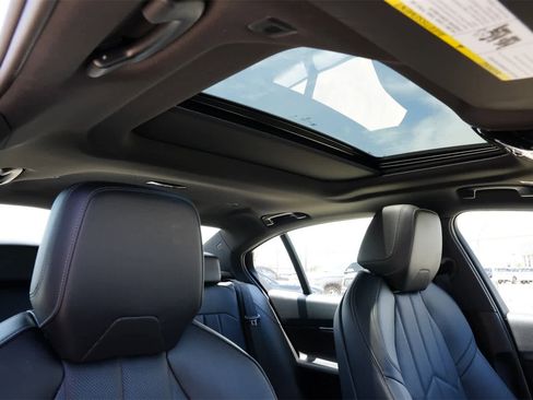 Used 2024 BMW i5 eDrive40i image 25