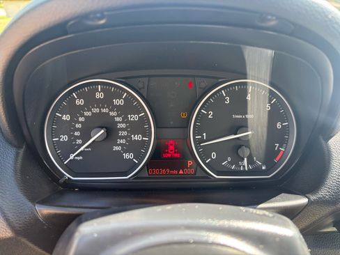 Used 2011 BMW 128i Convertible image 27