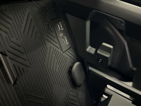 Used 2024 Toyota Tacoma TRD Sport image 32