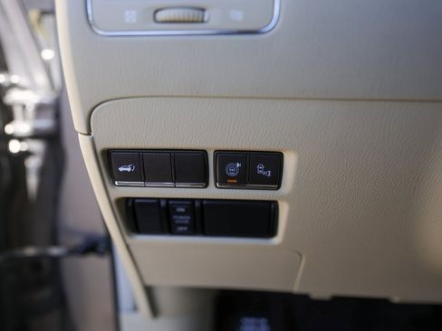 Used 2017 INFINITI QX80 4WD w/ Deluxe Technology Package image 18