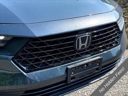 Used 2025 Honda Accord SE image 19
