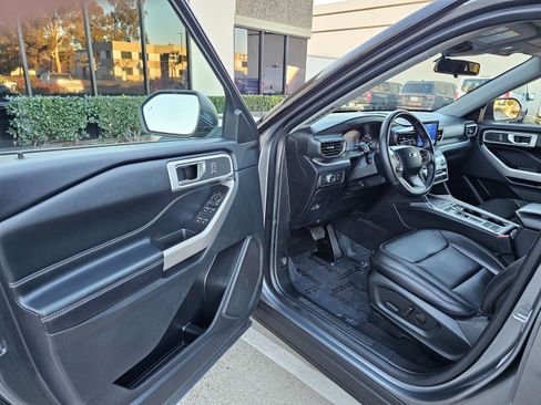 Used 2022 Ford Explorer XLT w/ Equipment Group 202A image 15