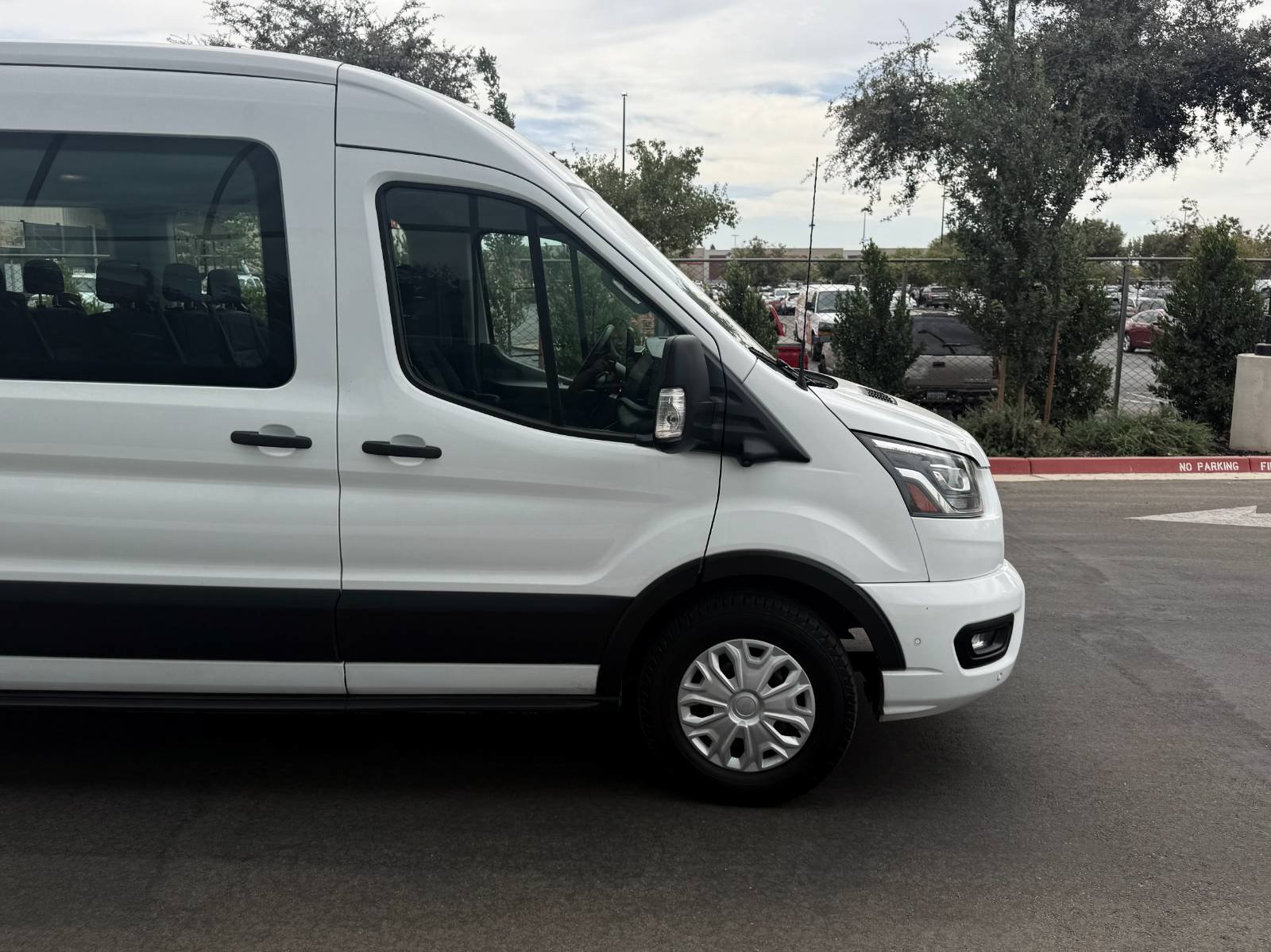 Used 2023 Ford Transit 350 XLT RWD image 4