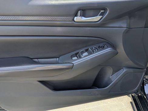 Used 2025 Nissan Altima 2.5 SV FWD image 15