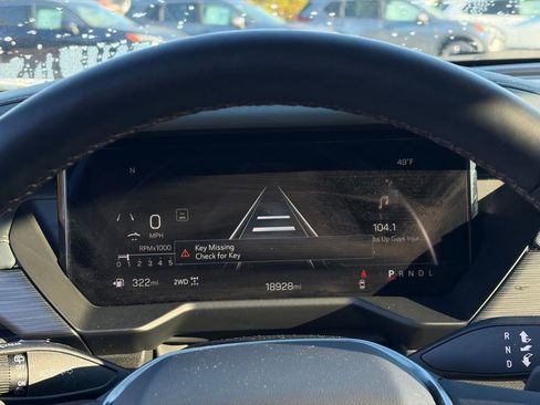 Used 2024 GMC Acadia AT4 w/ Luxury Package image 19