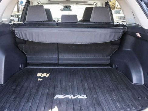 Used 2022 Toyota RAV4 XLE w/ Convenience Package FWD image 16