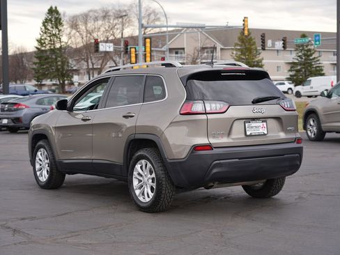 Used 2019 Jeep Cherokee Latitude w/ Popular Appearance Group AWD/4WD image 5